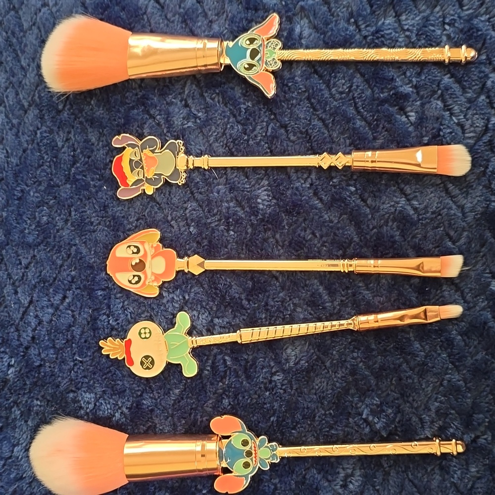 Lilo & Stitch Spa Headband and Makeup Brushes - Picture 2 of 3